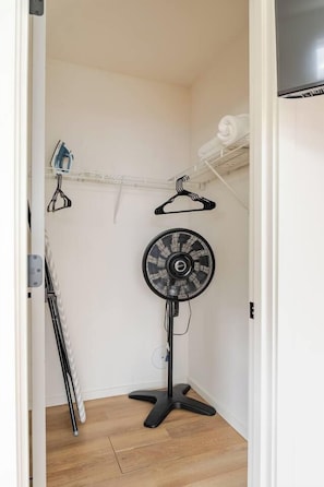 Interior - Modern Spacious 1-BR Automated Haven: Work-Ready - Private Room in Townhome (Seattle)