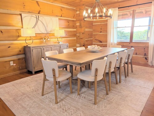 Blacksburg Cranberry Lodge - VT Luxury Retreat