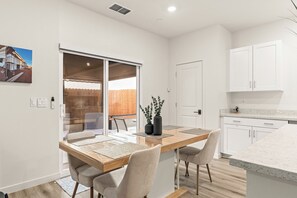 Dining - New Modern 2-Story 4BR Chico Retreat, Hot Tub, Office & Gym By Enloe & CSU Chico (Chico)