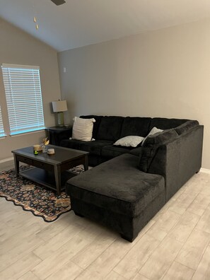Living area - Fantastic 4-bedroom house with AC in delightful El Paso (El Paso)