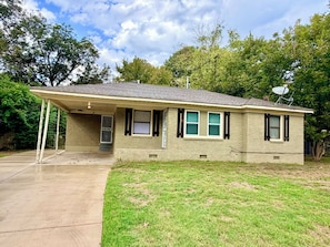 Exterior - Peaceful 3-BR House in Vibrant Memphis (Memphis)