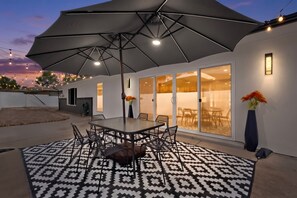 Outdoor dining - The Sunningdale, Albuquerque (Albuquerque)