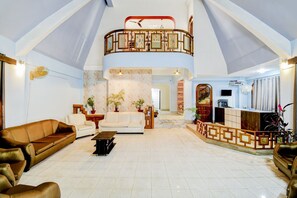 Lobby - Hotel O The Dove Villa (Guwahati)
