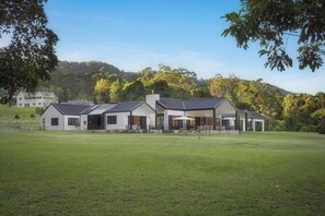 A modern house with a large lawn and a mountain backdrop. - The Pines Estate, Tallebudgera Valley (Tallebudgera Valley)