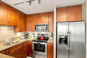 Private kitchen - Kaanapali Sunset Escape with Ocean Views (Lahaina)