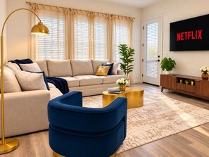 Living area - Brand-New Napa Luxury 2BR/2BA Sleeps 6 (Napa)