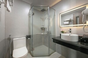 Bathroom - Sapphire 2 Ha Long hotel (Bai Chay)