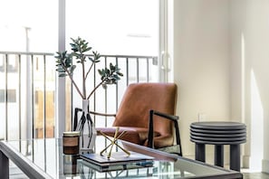 Interior - Landing | Amazing Studio, Courtyard, Gym (Orlando)