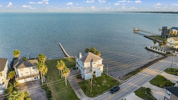Palm trees, sunshine & sparkling water views