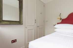 Room - Coleherne Road III - Two Bedroom Apartment, Sleeps 4 (London)