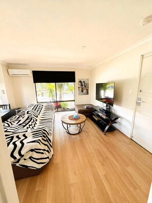 Room - comfortable 1 bedroom 1 bathroom unit attached to main house completely private. (Wellard)