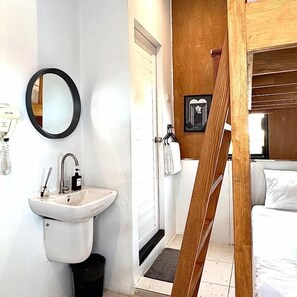 Bathroom - Beige Poshtels (donmueang)