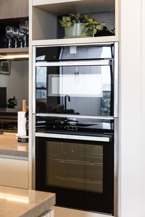 Private kitchen - Luxe 3Bed | Queen’s Wharf | Casino, Pool & Sauna (Brisbane City)