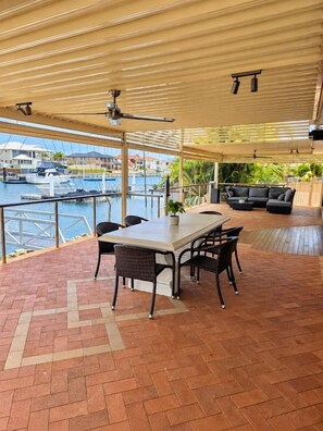 Outdoor dining - Newport Waterfront Estate | Private Pontoon (City of Moreton Bay)