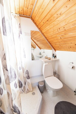 Bathroom - Tumbakkavegur 13 (Húsavík)