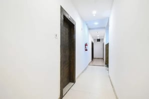 Lobby - FabHotel Aarav 94 (Indore)