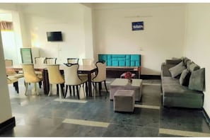 Coin salon dans le hall