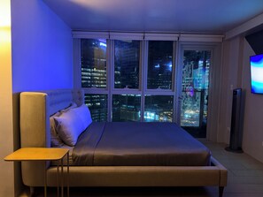 Room - Executive 1BR w/ Balcony, near Malls & Clubs BGC (Taguig)