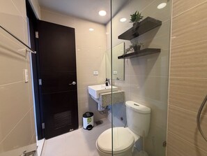 Bathroom - Executive 1BR w/ Balcony, near Malls & Clubs BGC (Taguig)