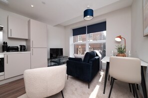 A modern living space with a kitchen, dining area, and seating. - Chic Old Town Apartment | Free Parking (Kingston upon Hull)