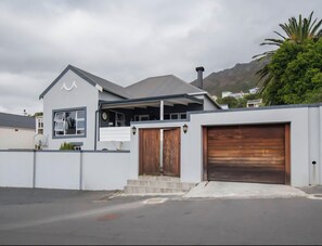Exterior - JoJo's Seaside Stay (Cape Town)