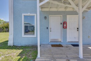A house with a covered porch, a front door, and a window. - Walk to Grand Lagoon! Couple’s Haven 2 Mi to Beach (Panama City Beach)