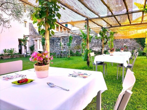 Outdoor dining - Badia Giulia - Adults Only (Camaiore)