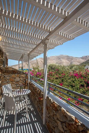 Outdoor dining - Irini Hotel (Tilos)