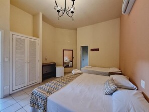 A bedroom with two beds, a wardrobe, a desk, and a mirror. - Hotel Fazenda Cachoeira Serra da Bodoquena (Bodoquena)