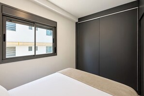 Room - 1BR w/ Queen Bed, Pool & Parking – Jardins near Metro PKS124 (São Paulo)
