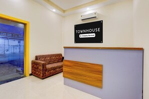 Lobby - Townhouse Guduvancheri Junction (Chengalpattu)