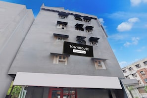 A building with a sign that reads 'TOWNHOUSE Company-Serviced.'