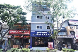 A multi-story building with a restaurant on the ground floor and a hotel named 'HOTEL OCEAN' on the second floor.