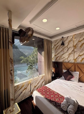 Room - Hotel Shiv Ganga And Pyass Restaurant (Kaudiyala)