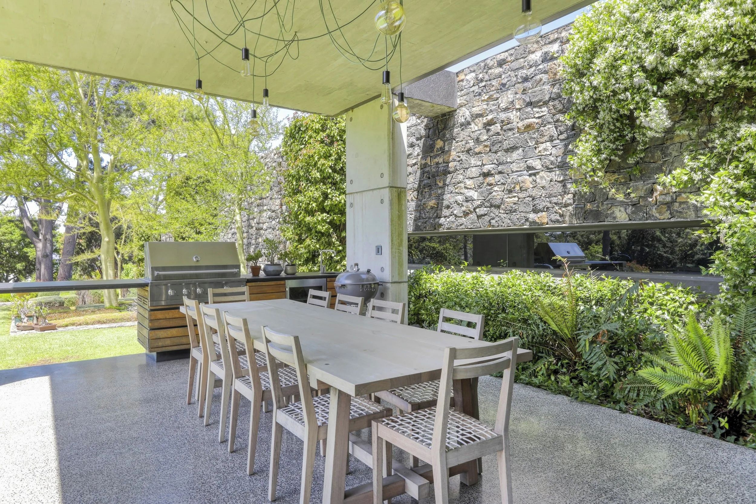Outdoor dining