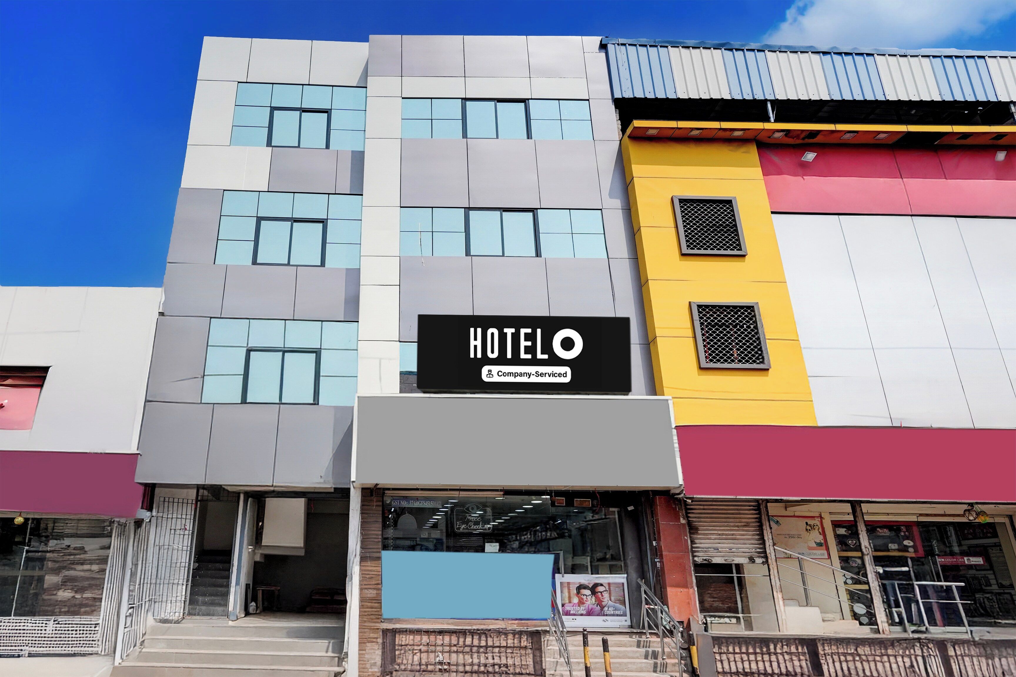 A hotel with a sign indicating it is company-serviced.