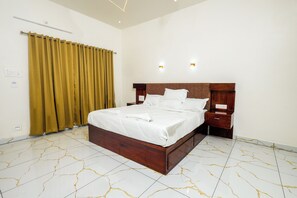 Room - Adam palace  (Edava)