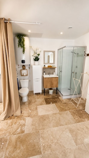 Bathroom - New Listing (Pertuis)