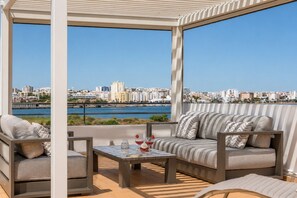 Property grounds - Casa SuCasa - Villa with Pool & Rooftop (Ferragudo)