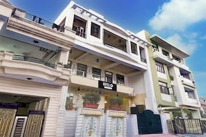 A multi-story hotel with balconies, a company-serviced sign, and a gated entrance. - Hotel O Sikar Road Jaipur (Jaipur)