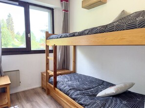 A bunk bed with a ladder, a desk, and a window with curtains. - La Sapinette (4 People) Mountain views; Close to the slopes and the pool in the summer (Saint-Gervais-les-Bains)