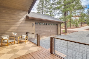 A wooden deck with a seating area, a garage, and a gravel driveway. - Golfers Oasis! Ponderosa Pine Retreat in Show Low (Show Low)