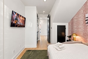 Room - Rooftop Game Room Near Broadway Sleeps 10 (Nashville)