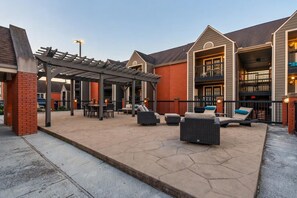 An outdoor patio area with seating and tables, a pergola, and a covered walkway. - Walkable Sobro House - Gated Parking - Sleeps 8 (Nashville)