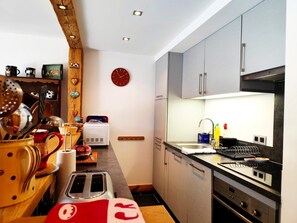 A compact kitchen with a toaster, sink, and modern appliances. - The Onyx (2 people) View of Mont Blanc and close to the slopes. (Saint-Gervais-les-Bains)