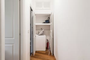 Interior - New Listing (Roma)