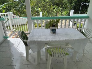 Outdoor dining - New Listing (Pointe-Noire)