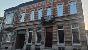 Exterior detail - Maison Baron (Izegem)