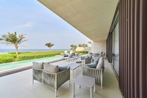 Terrace/patio - Sleek 4BR Villa | Private Pool & Beach | Al Zorah (Ajman)