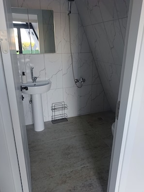 A bathroom with a white sink, a mirror, and a shower. - Charming Bungalow With Private Hot Pool in Seferihisar, Türkiye (Seferihisar)